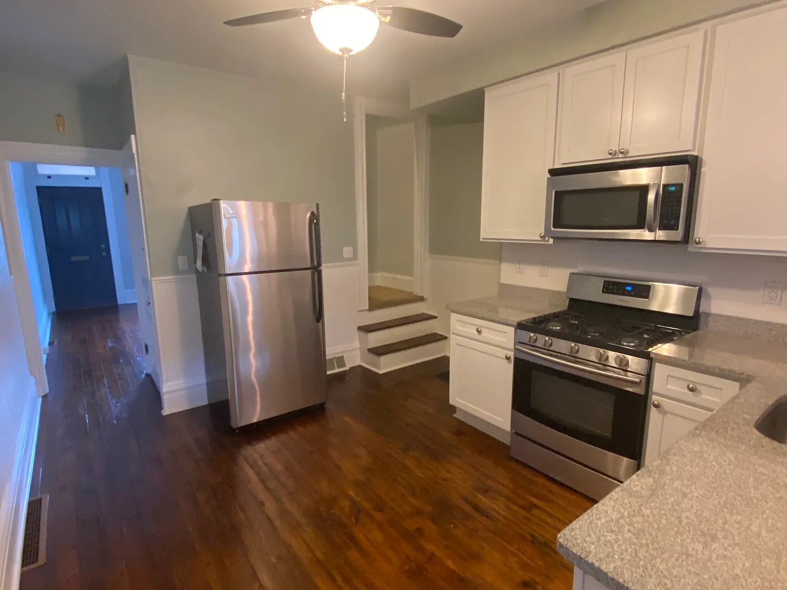 2 bed, 999 sqft, $1,900 — Photo 3