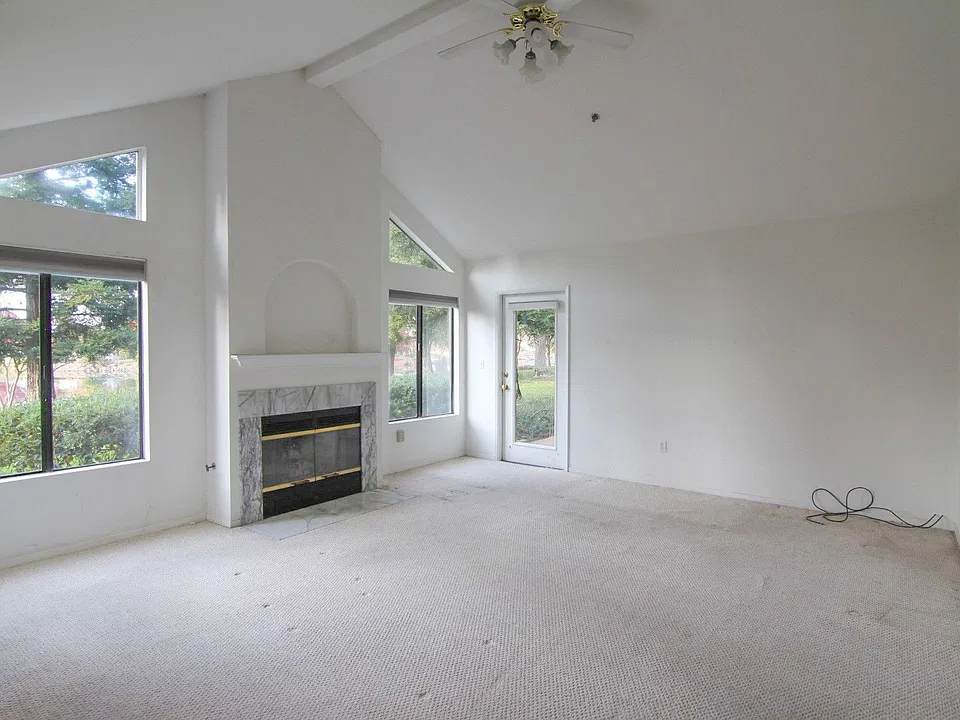 23 Sierra Lakeside Ln