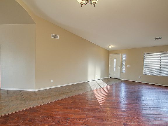 5th image of 637 E Black Diamond Dr