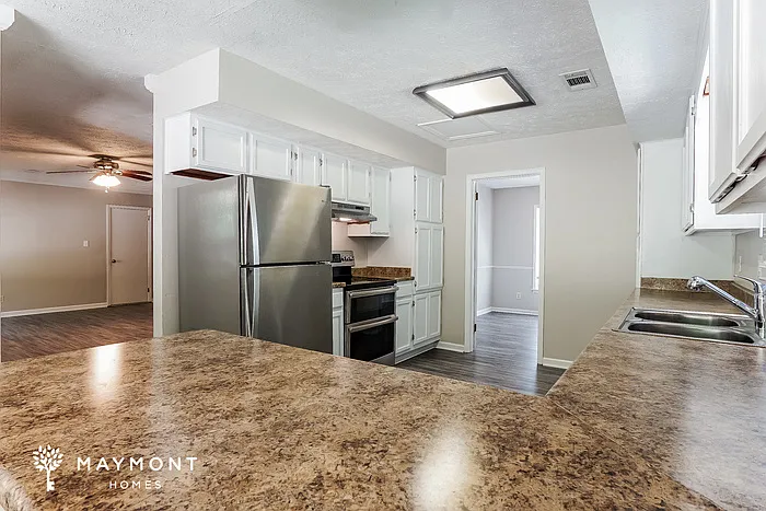 705 Waverly Ln — Photo 7