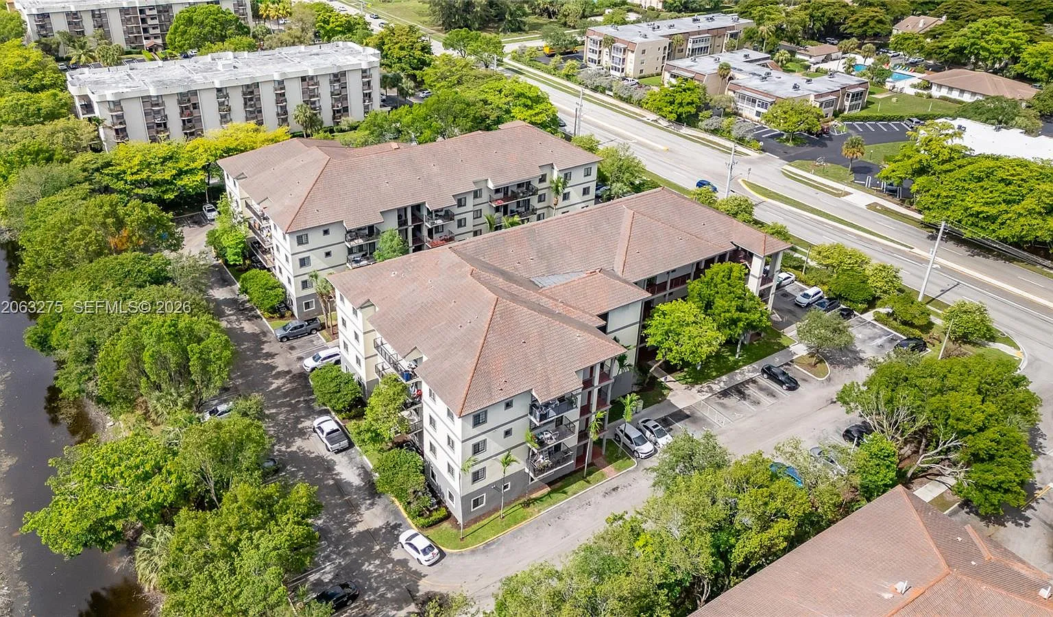 Riverside Villas At — Photo 2
