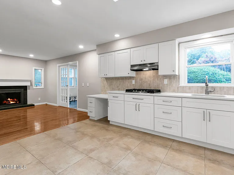 453 Milton Ave — Photo 13
