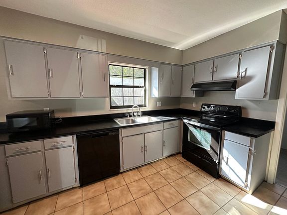 4th image of 2108 NE 51st Pl
