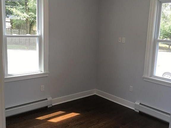 5th image of 634 Jewett Ave