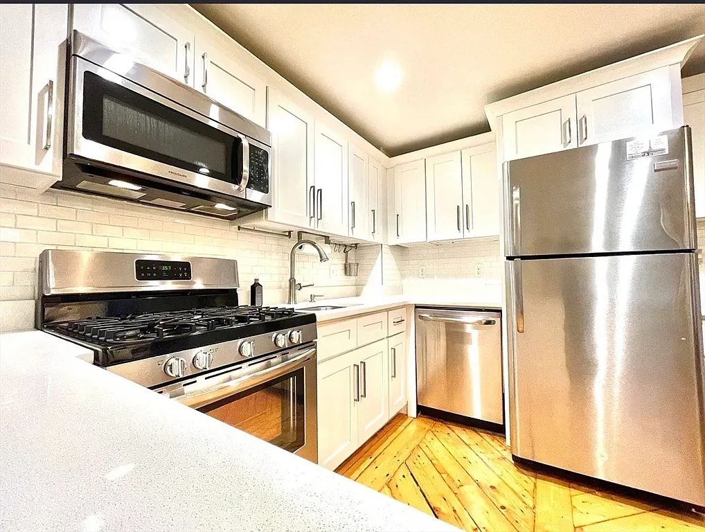 1 bed, 1.0 bath, 550 sqft, $2,450 — Photo 2