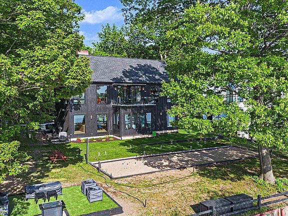 5th image of 2578 Lakeshore Dr