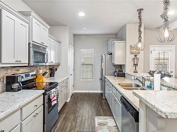 4th image of 3532 Summerway Dr