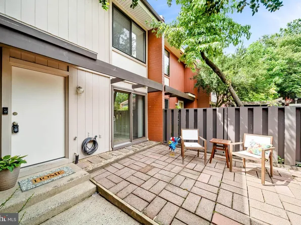 1386 Northgate Sq, Reston, VA 20190