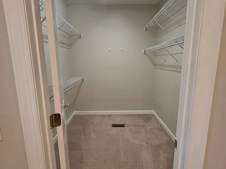 140 Patricia Ct — Photo 11