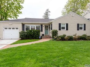 86 Russell Rd, Garden City, NY 11530