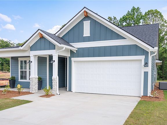 2nd image of 1323 Crescent Blvd