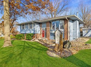 3111 92nd St, Urbandale, IA 50322