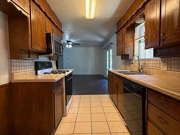 5th image of 416 Pecan Dr