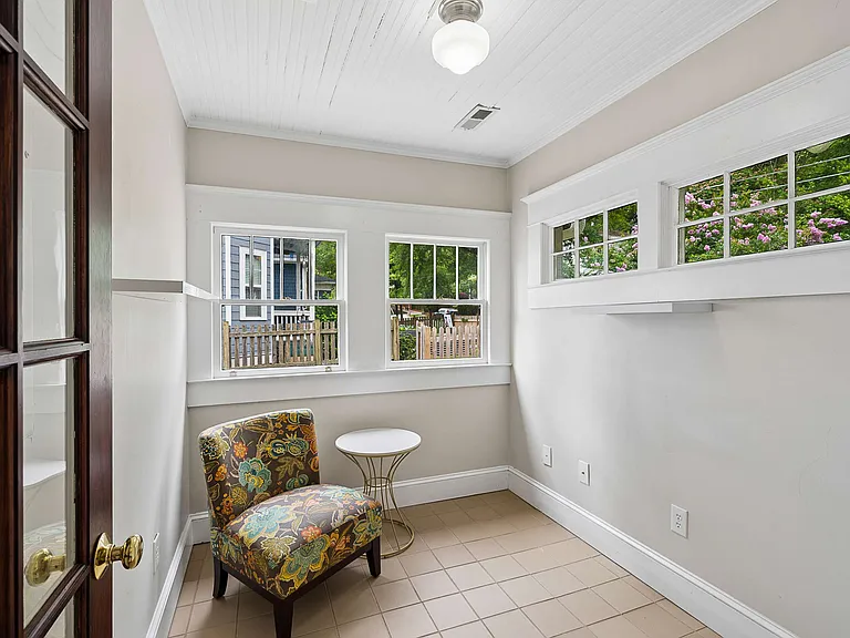 15 Branham St NE — Photo 5