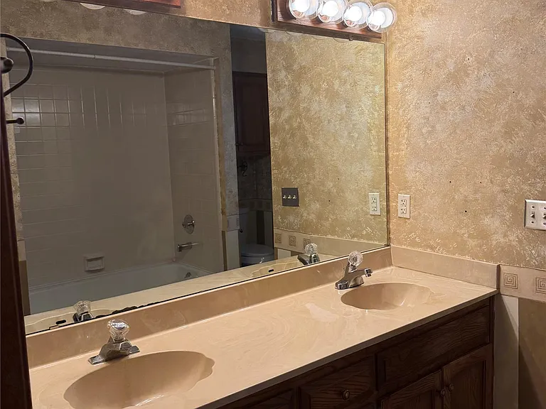 2614 S Gardenia Ave — Photo 20