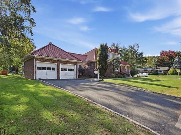 2nd image of 127 Warrenville Rd