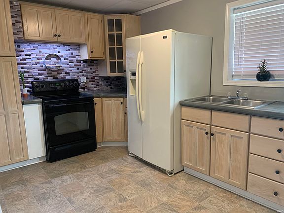 3rd image of 105 E Eichel Ave