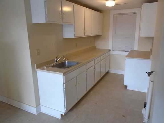 4th image of 108 Ash St #B