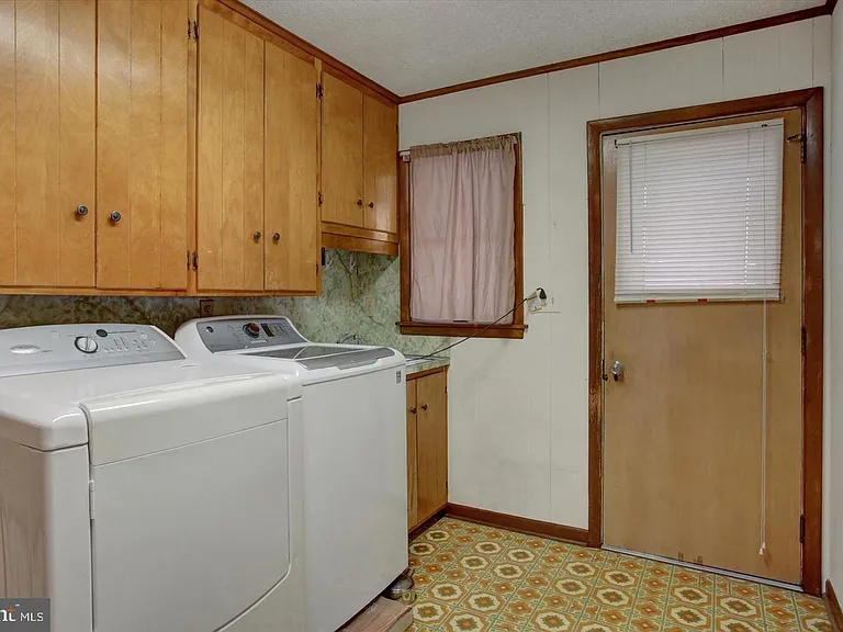 230 W 2nd St #A — Photo 20