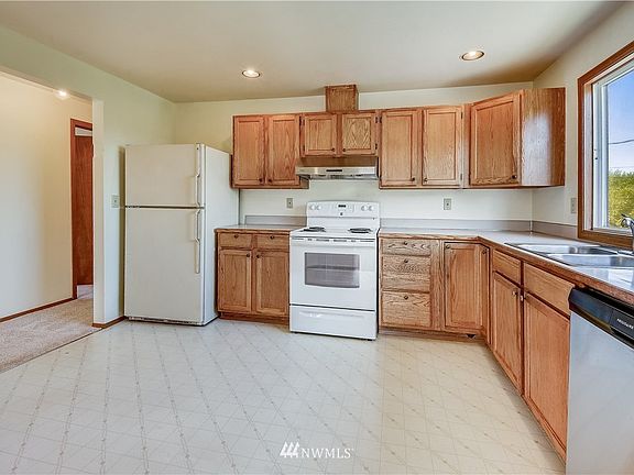 4th image of 3114 S Dakota Street