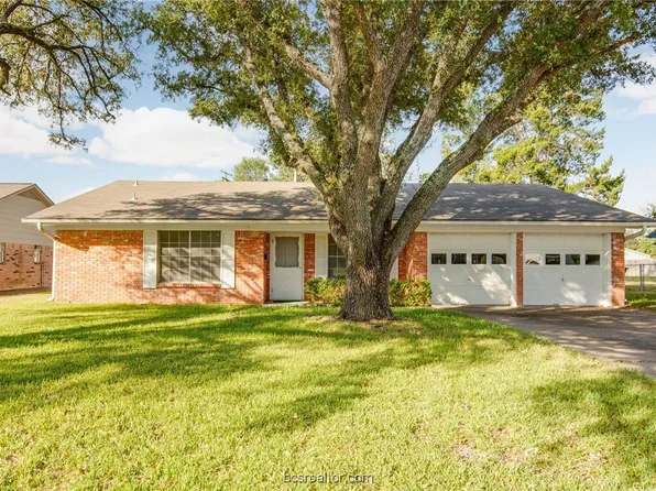 3304 Carter Creek Pkwy, Bryan, TX 77802