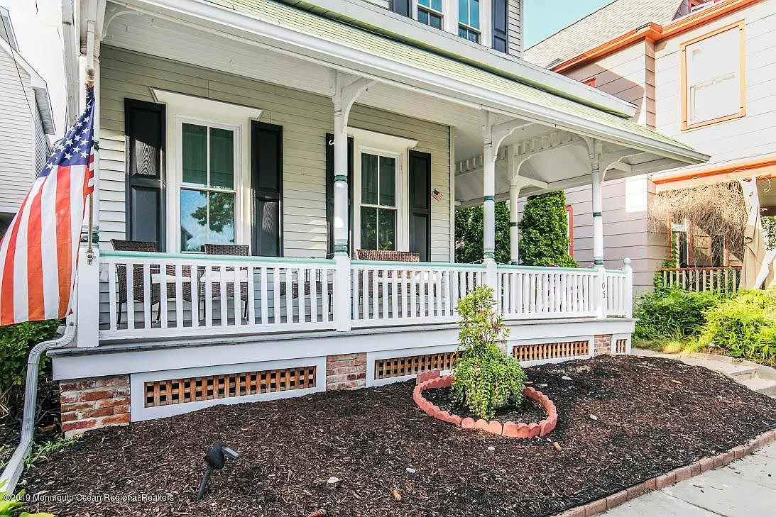 3 bed, $2,400 — Photo 2