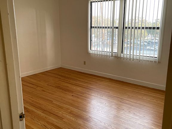 5th image of 4325 Beresford St #6
