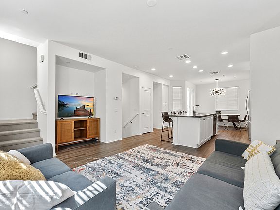 5th image of 152 Dorsett Ave