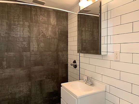 3rd image of 11 E 88th St APT 1C