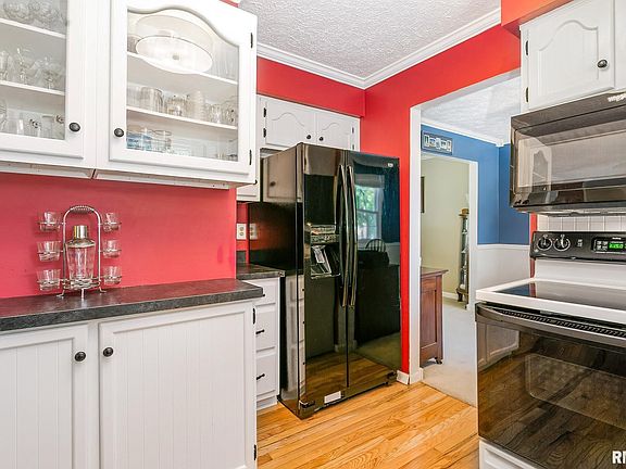 4th image of 2332 Belle Ave