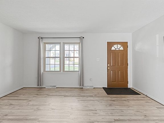 5th image of 209 Stonehouse Dr