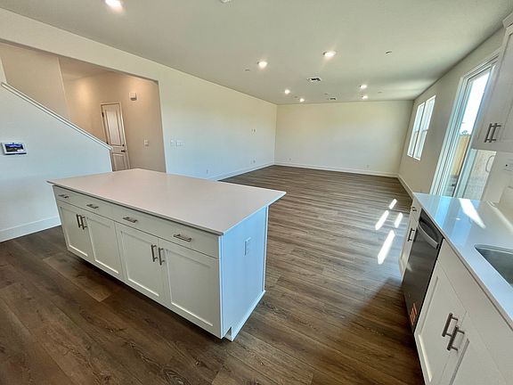 4th image of 16501 Malibu Dr