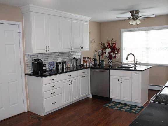 4th image of 210 Homewood Dr