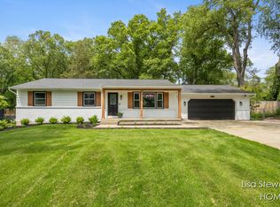 3305 Thorncrest Dr SE, Grand Rapids, MI 49546