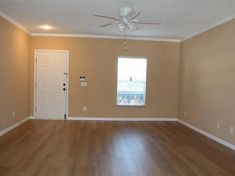 16320 Swan View Cir — Photo 11
