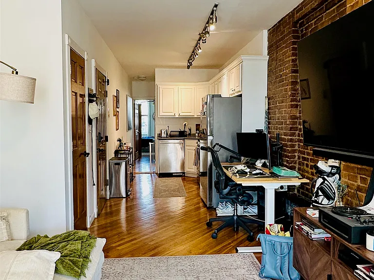 218 Jefferson St #6 — Photo 3