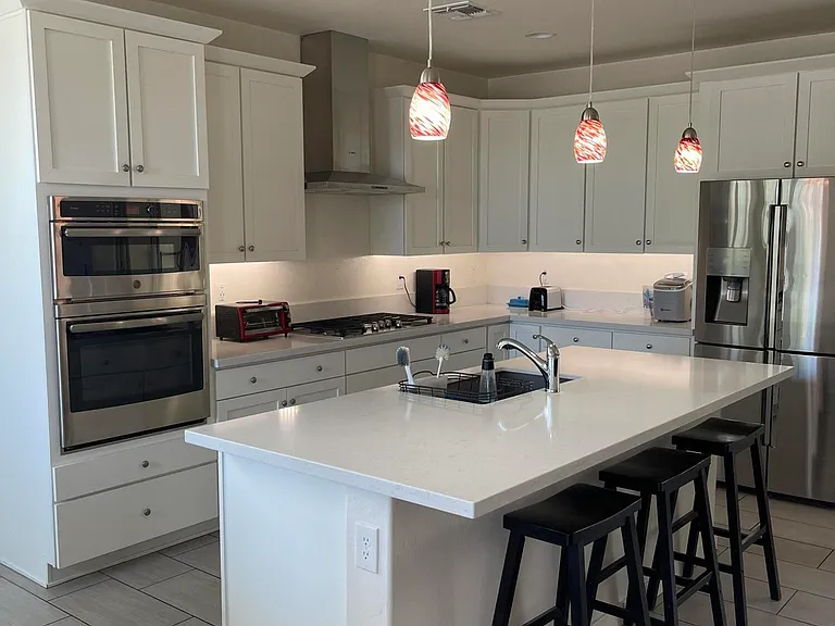 2382 W Gloria Ln — Photo 3
