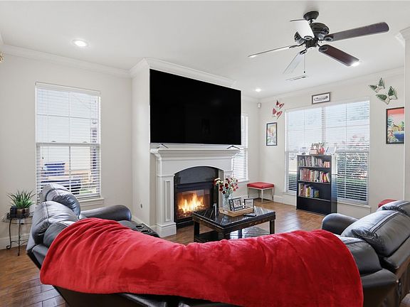 3rd image of 1605 Park St