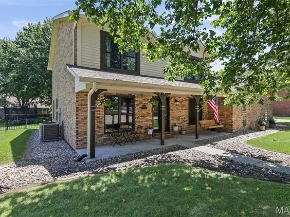 404 Hunters Gln, Belleville, IL 62220