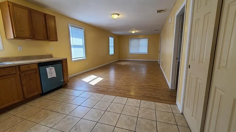 4 bed, 2.0 bath, 1430 sqft, $2,700 — Photo 3