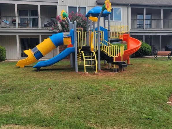 Westside Commons Apartments