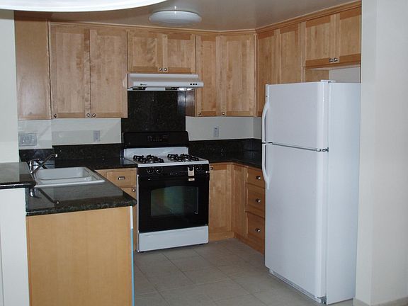 3rd image of 33 S Wilson Ave APT 413