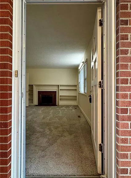 400 Harrill St — Photo 3