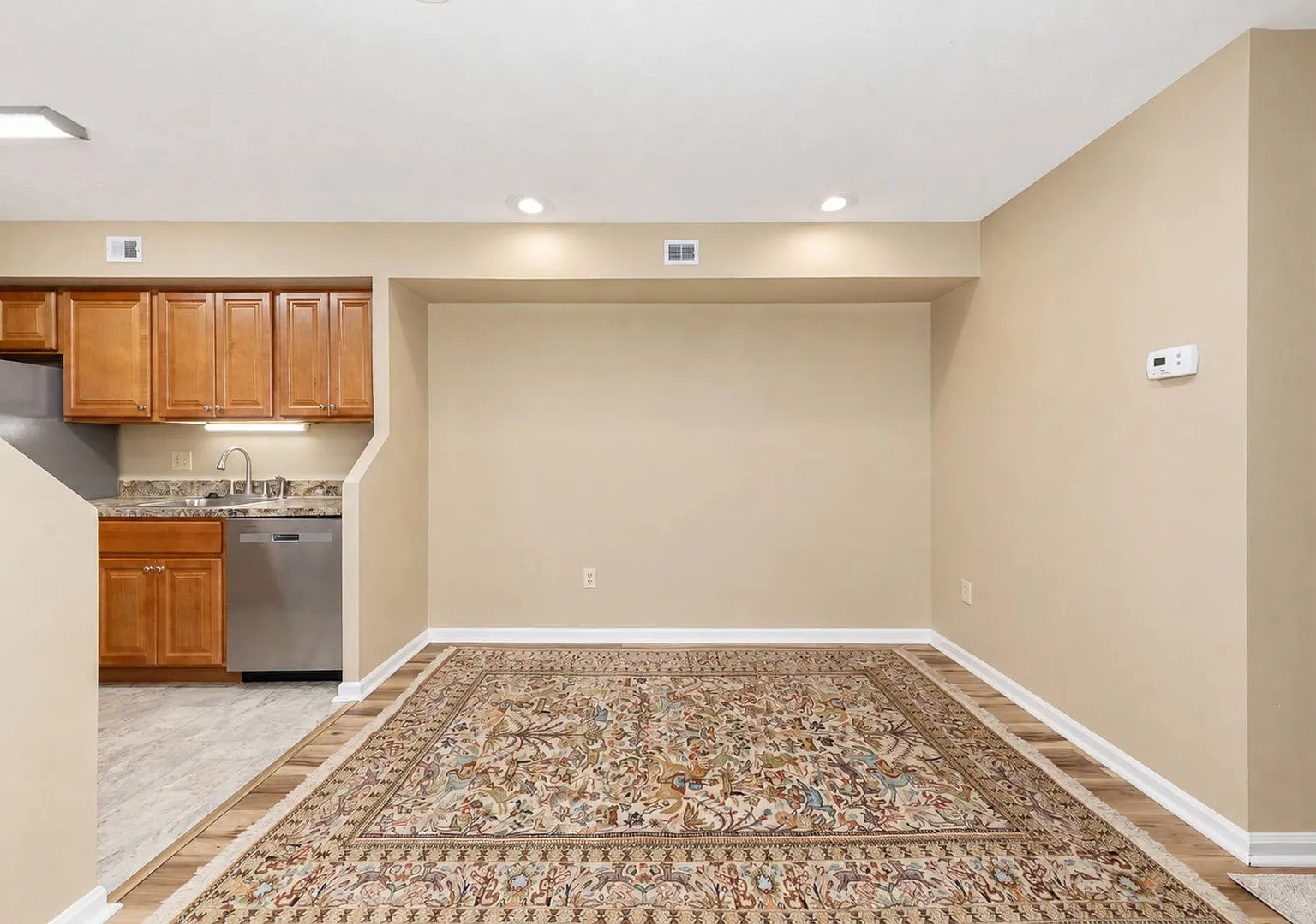 Beautiful 2 bed condo Near Newtown — Photo 4