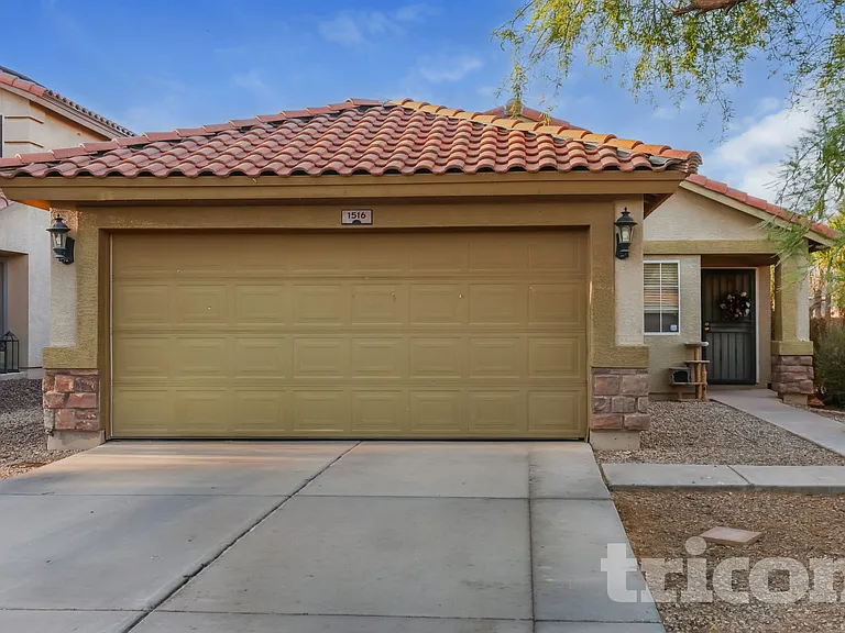 1516 E Saguaro Trl — Photo 1