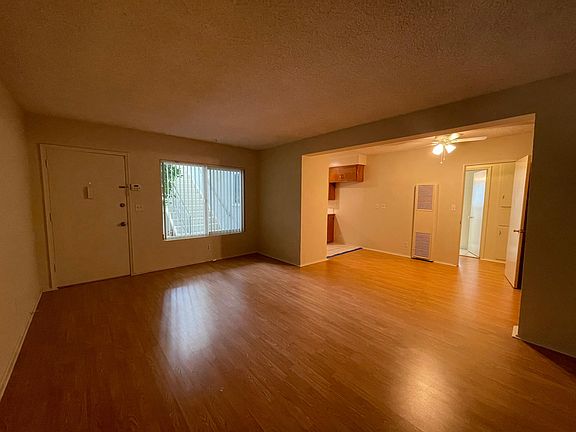 3rd image of 2727 Montrose Ave #3