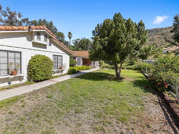 3rd image of 25960 Kaywood Way