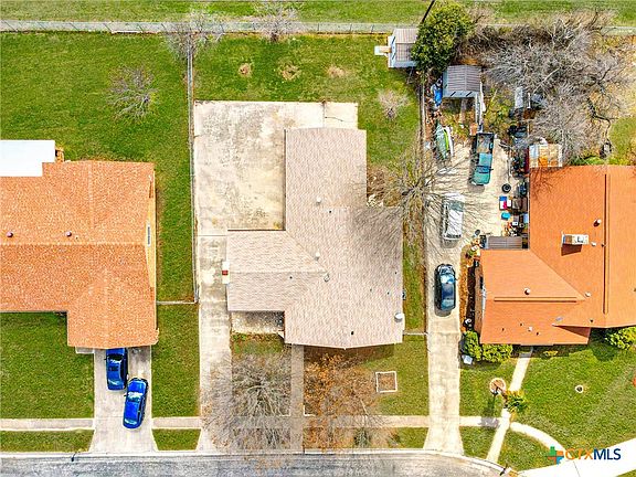 3rd image of 2202 Doris Dr