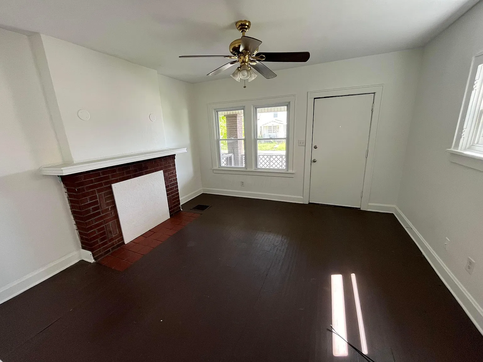 3 bed, 1.0 bath, 2352 sqft, $1,250 — Photo 1