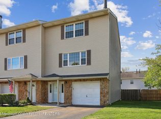 1 Dutch Ln, Hazlet, NJ 07730